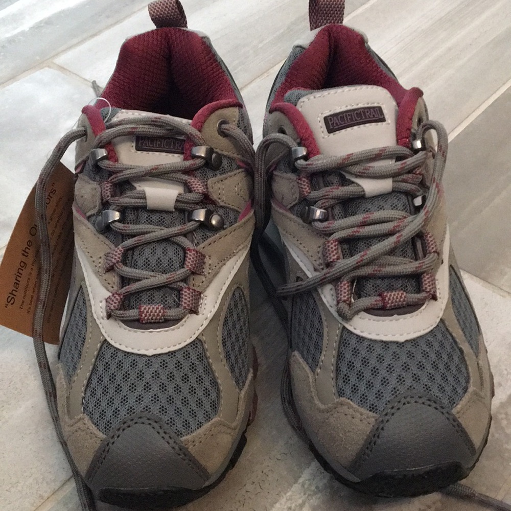 NWT Pacific Trail women’s hiking shoes